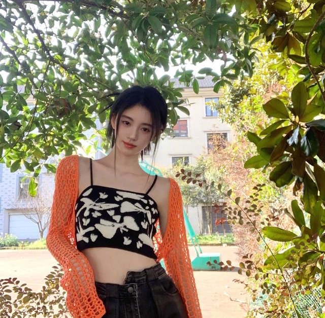 鞠婧祎晒美照打扮清凉秀精致锁骨