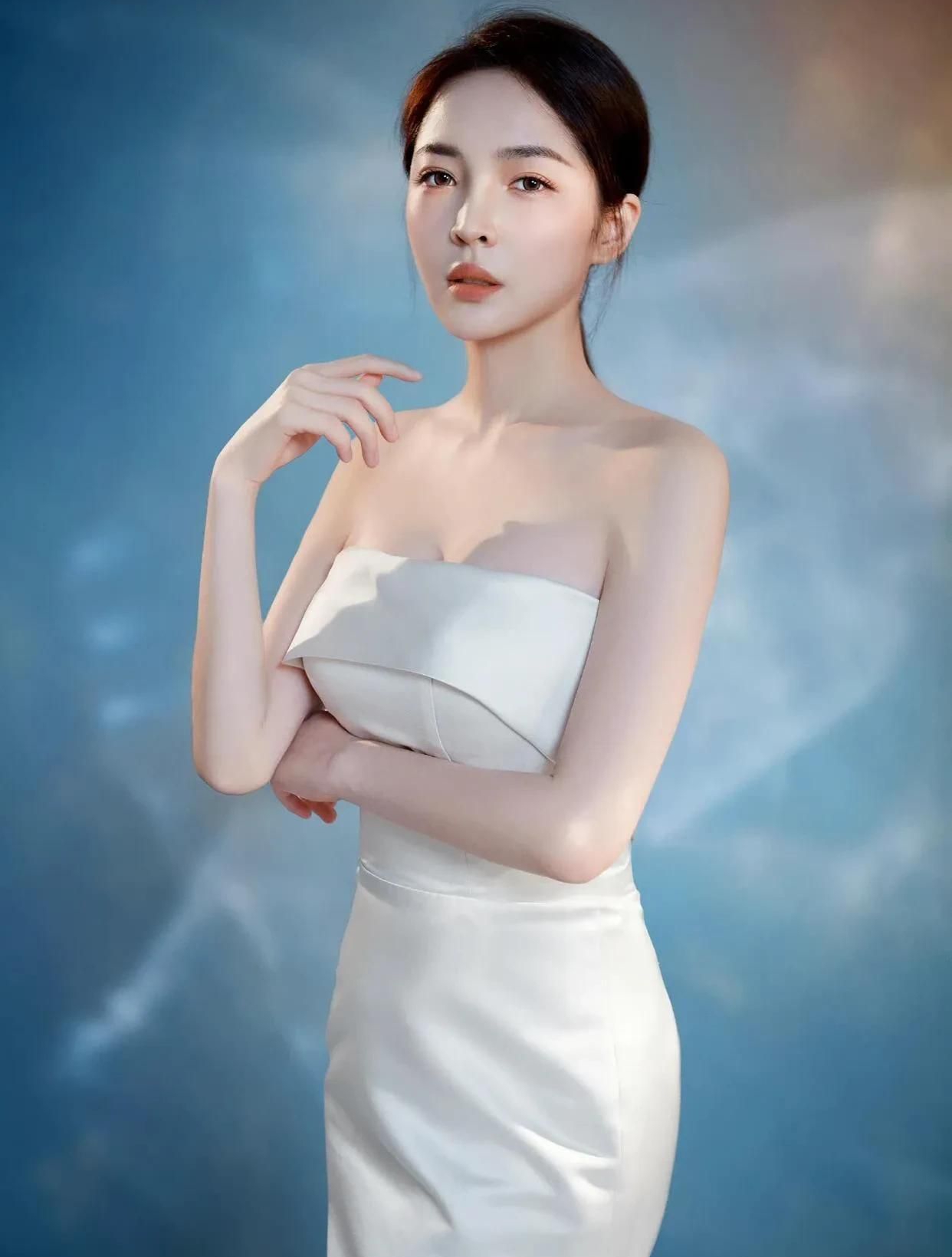 王钟瑶:花容月貌,国色天香,惊艳迷人!__财经头条