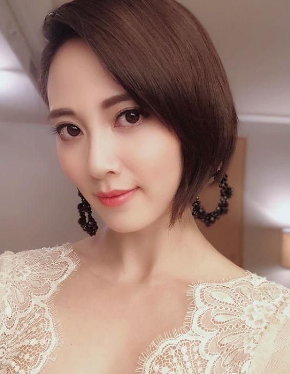 朱晨丽美艳写真,淡雅娴静,楚楚动人!_高清图集_新浪网