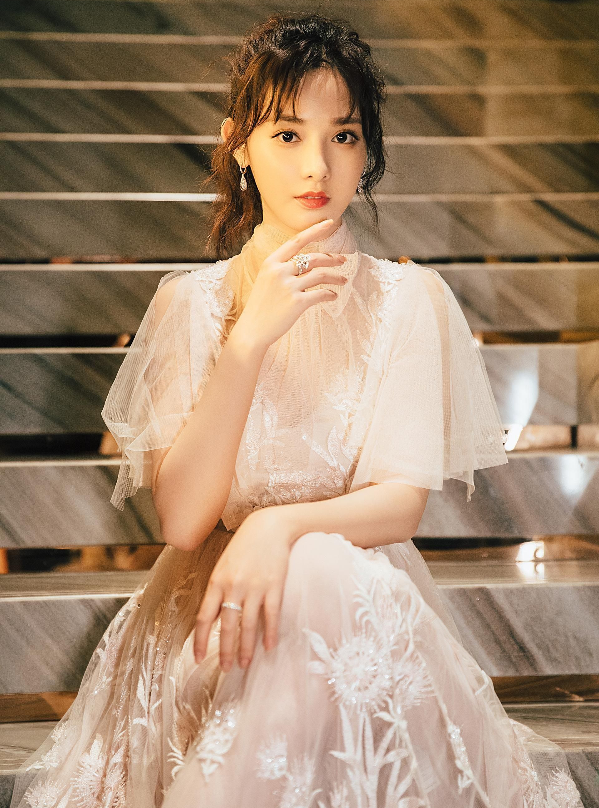 彭小苒美艳撩人尽显迷人身材美艳动人