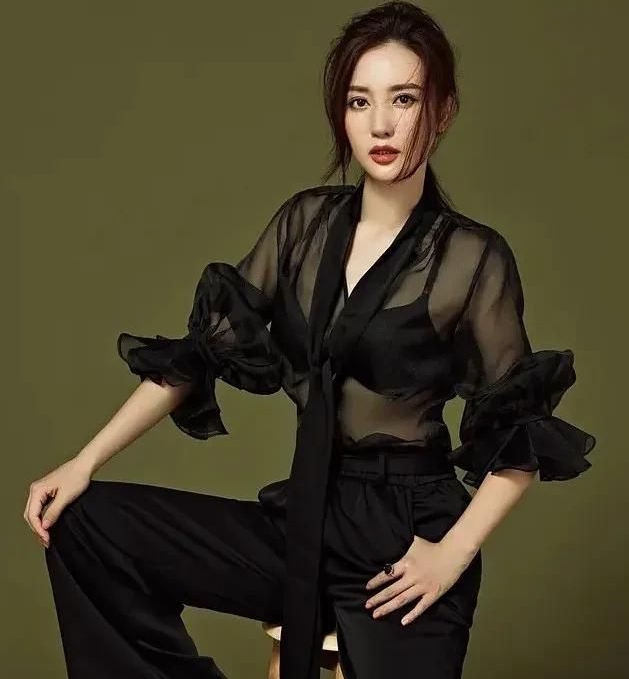 张萌:惊艳迷人,巅峰身材写真!_高清图集_新浪网