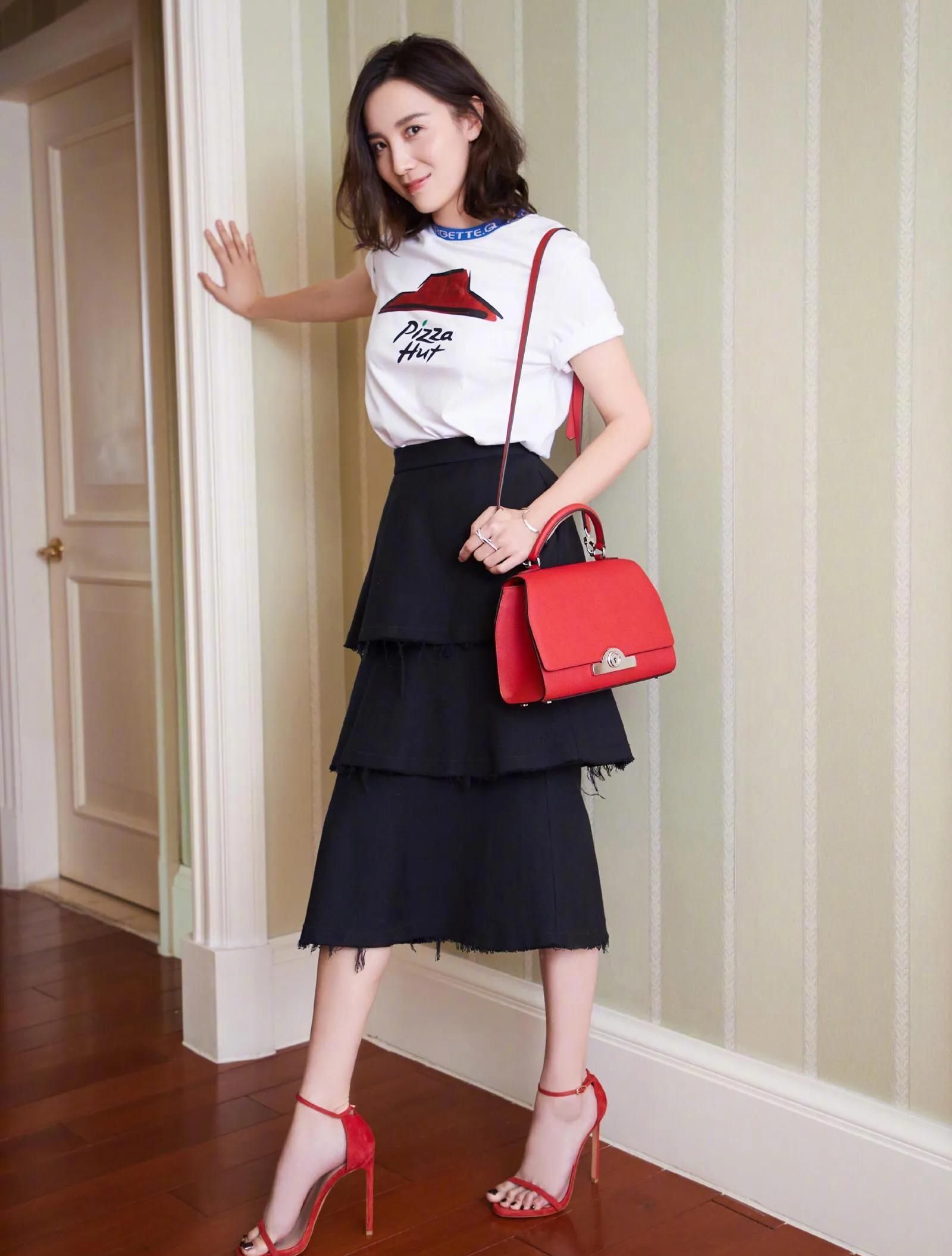 宋佳:身材苗条,气质优雅!__财经头条