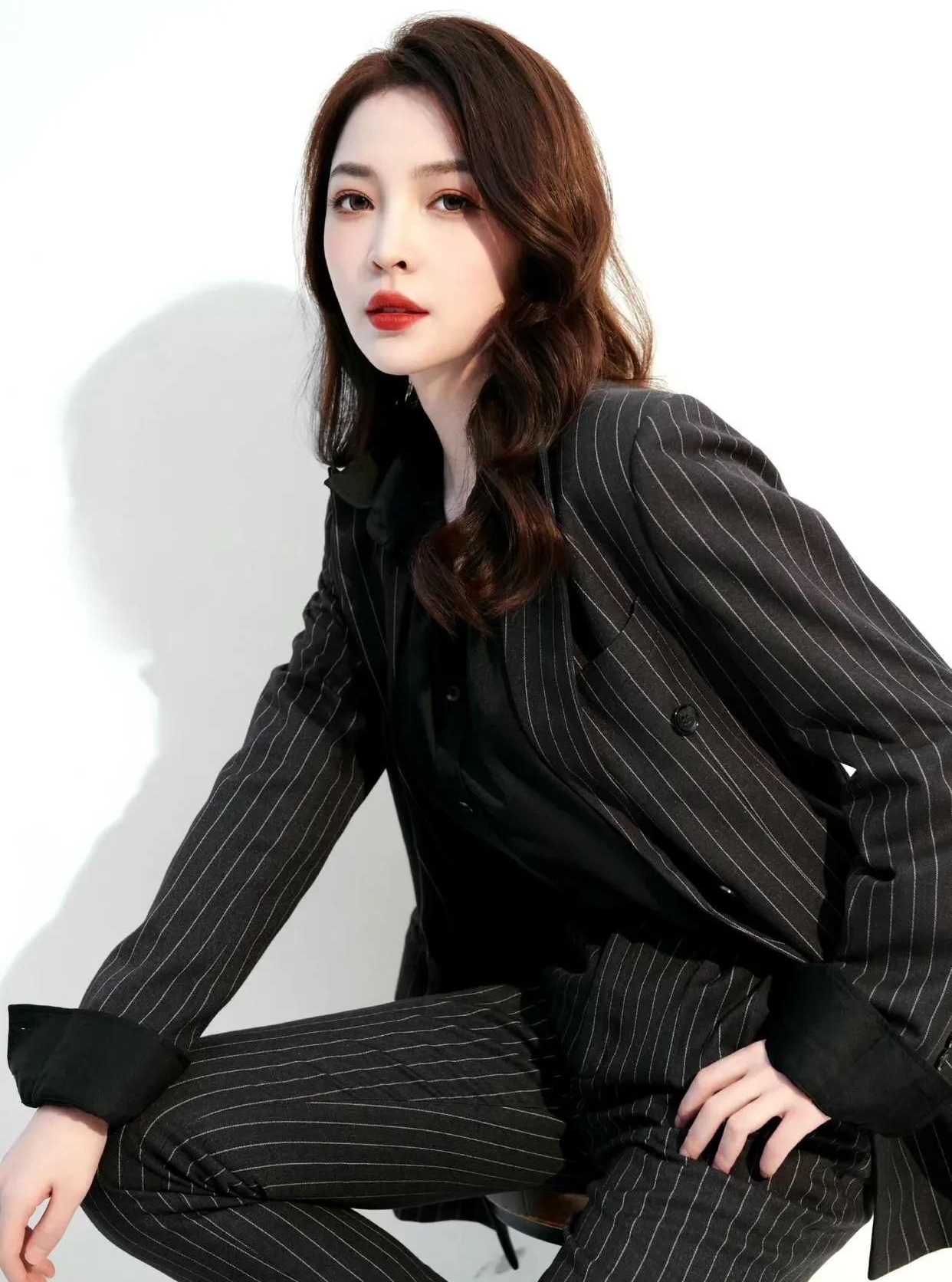 王钟瑶:花容月貌,国色天香,美艳动人!__财经头条