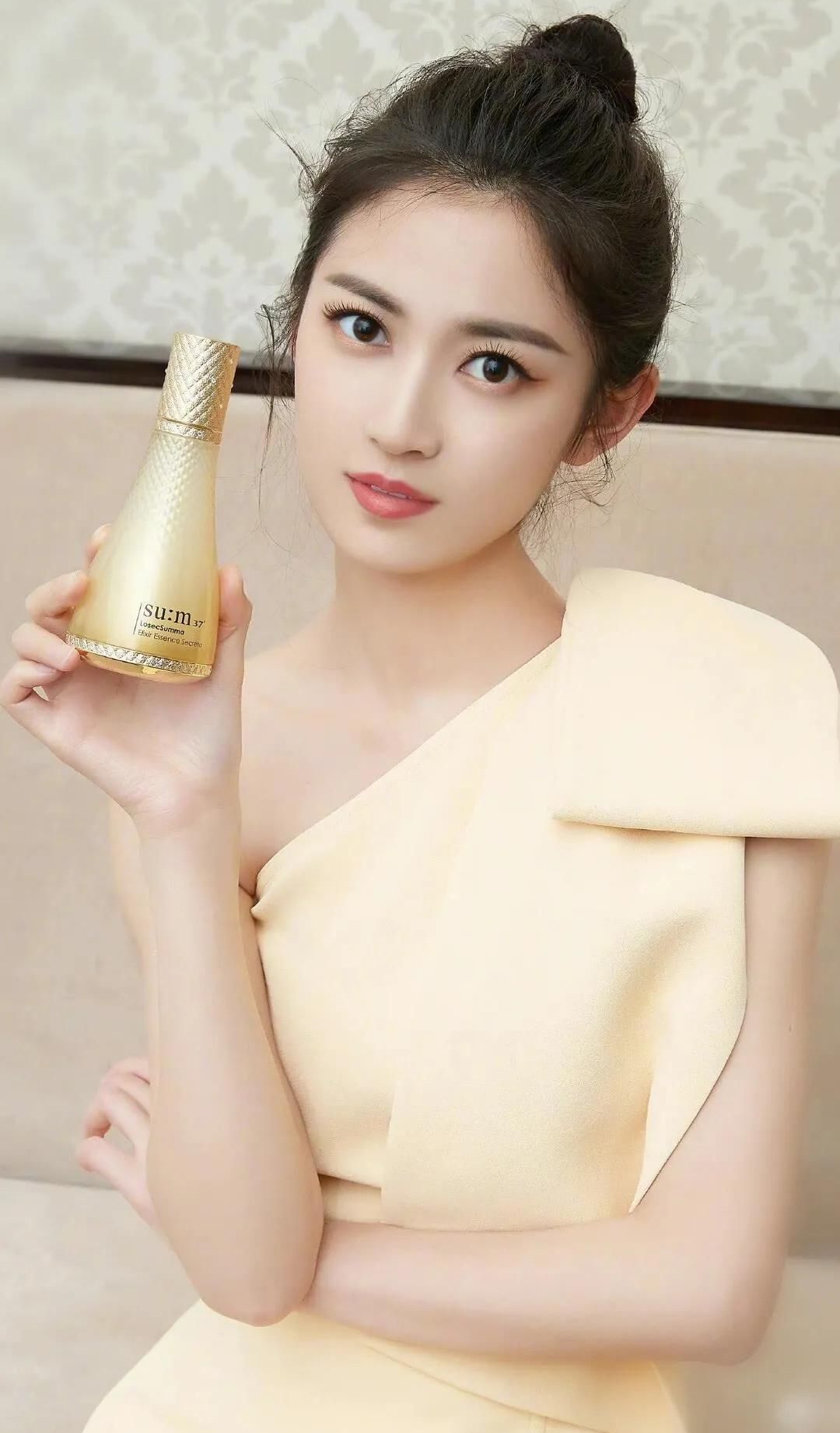 陈钰琪粉嫩佳人淡雅写真惊艳迷人