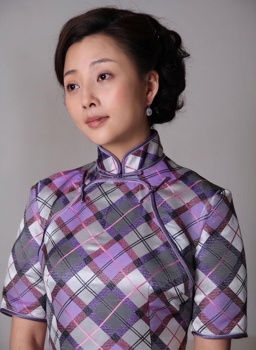 美艳女神殷桃精致优雅美艳动人