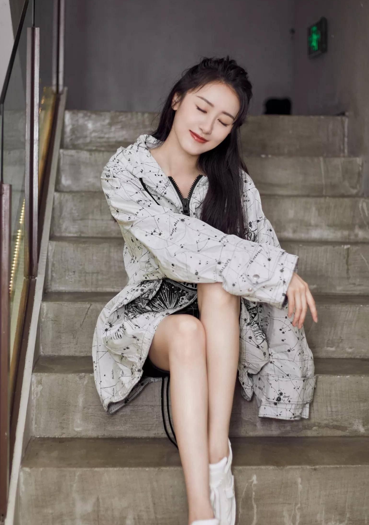 清纯甜美的袁冰妍灵动优雅惊艳迷人