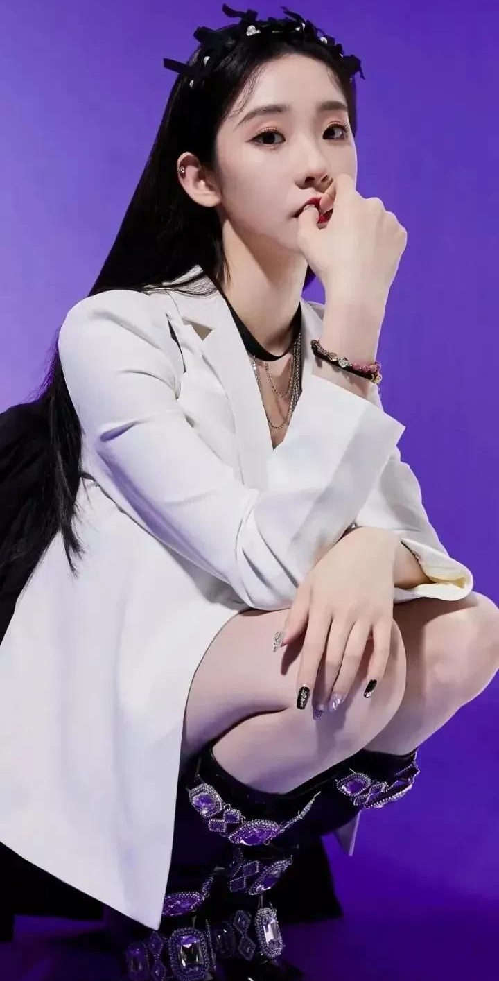 青春靓丽的张亦凡,清新脱俗,尽显迷人风姿!_高清图集_新浪网