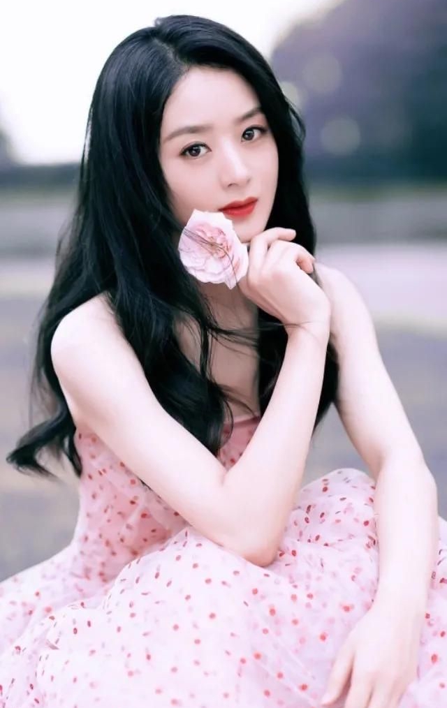 赵丽颖美照,优雅可爱!__财经头条