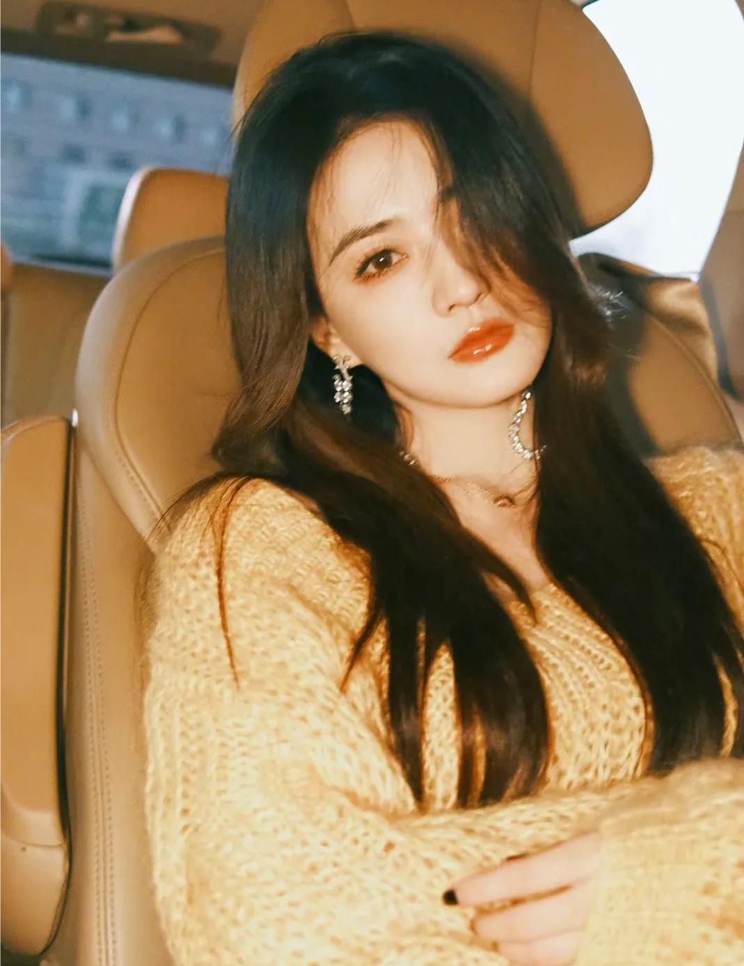 徐璐优雅美照,闲适的生活如此美好,楚楚动人!__财经头条