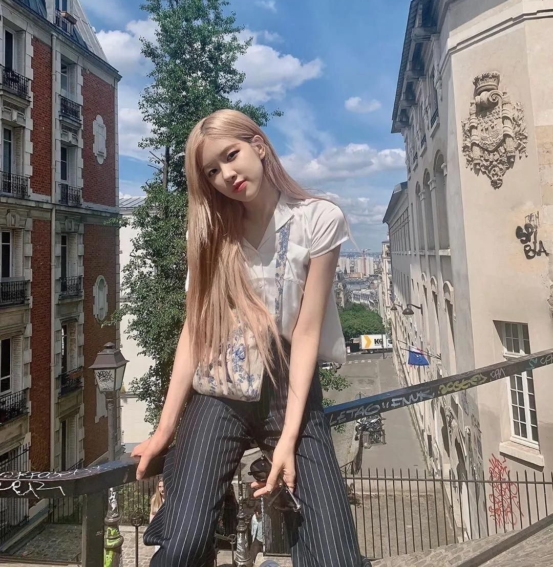 朴彩英生活日常照,恬静温婉,优雅迷人!