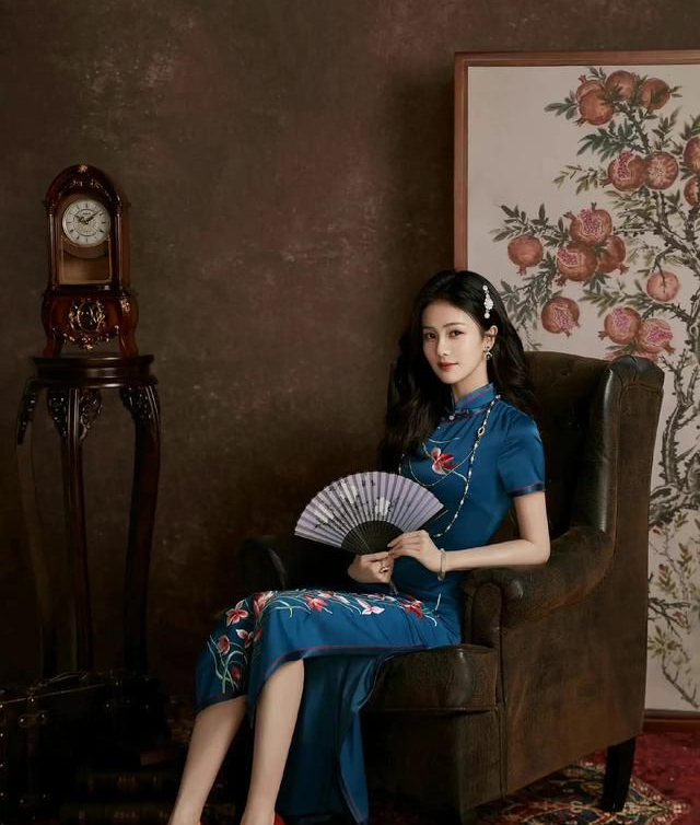 白鹿,优雅旗袍装,婀娜多姿!__财经头条