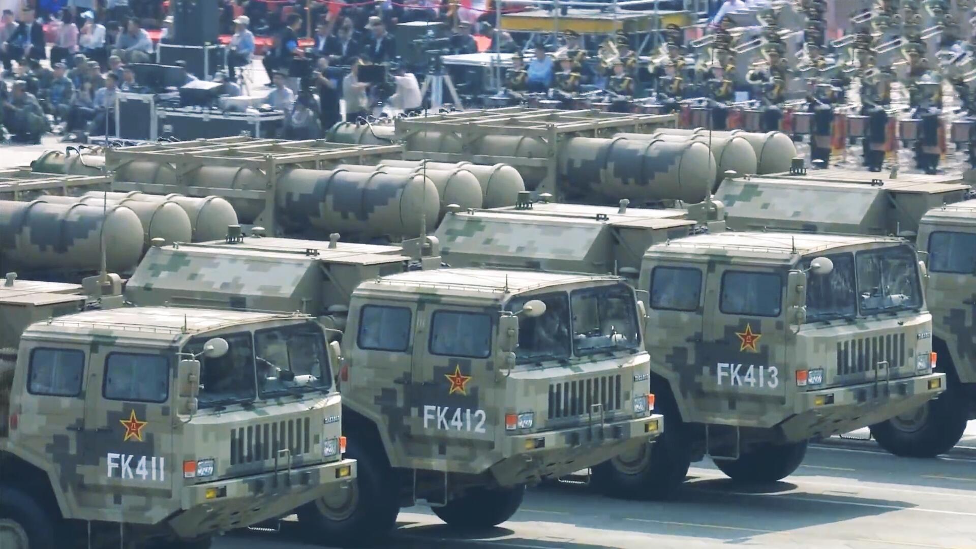 新中国70周年阅兵,野战防空导弹方队受阅,两款红旗防空导弹亮相