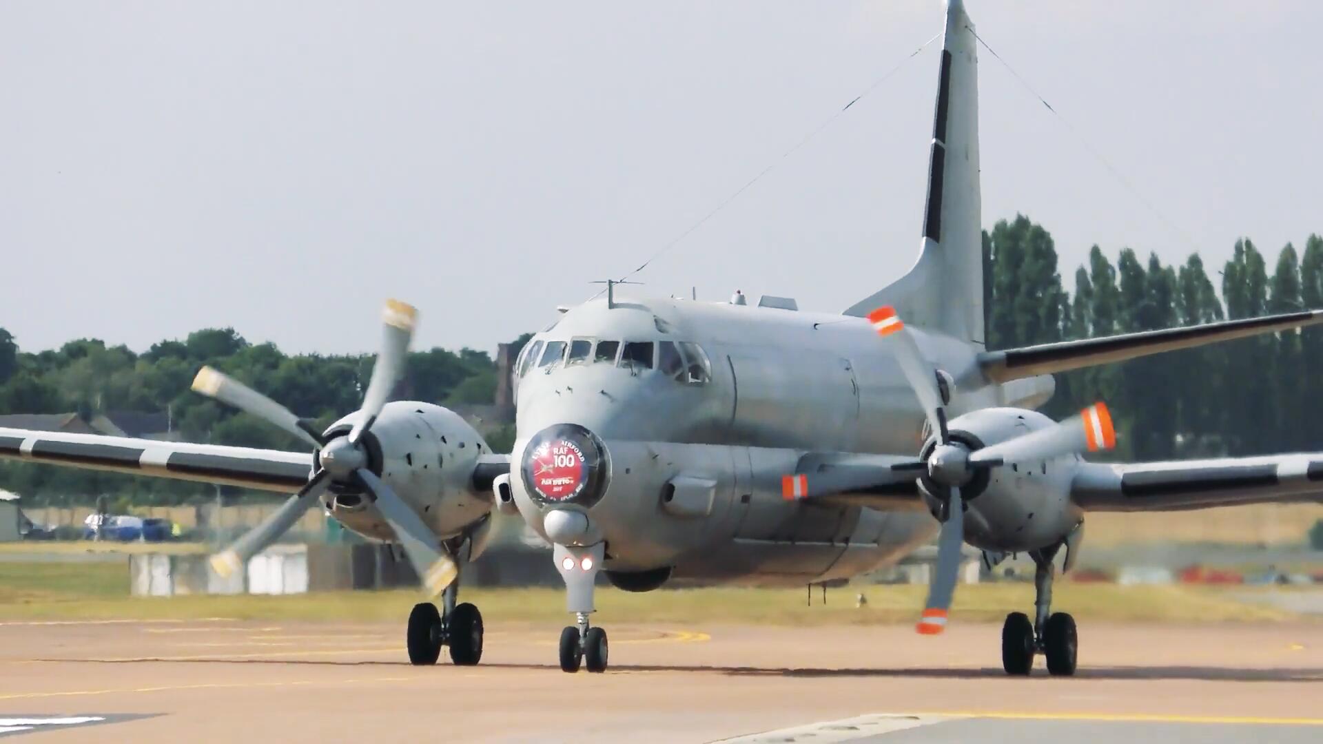 法国海军"大西洋"远程海上巡逻反潜机,从机场滑行起飞的镜头!