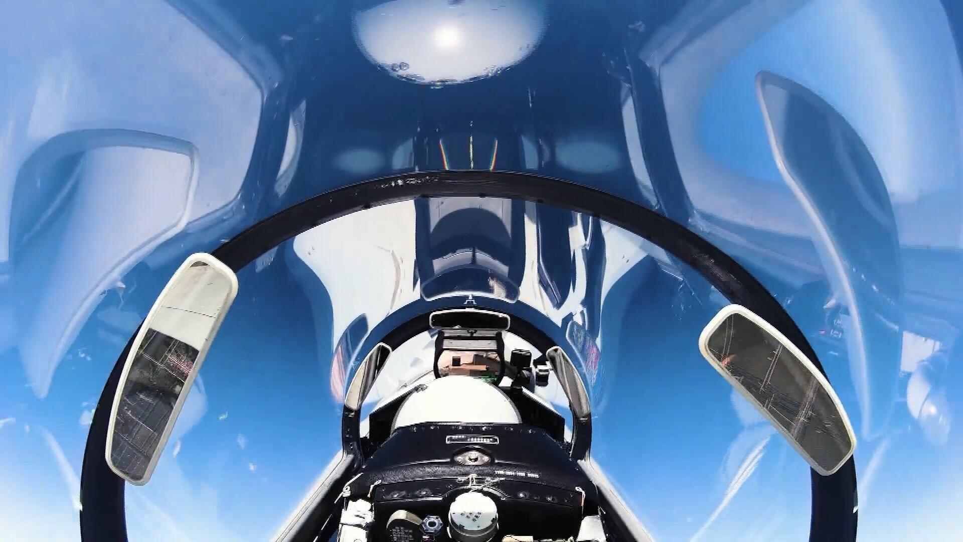 空军飞行员自由空战720度桶滚,带你感受超震撼的3d飞行视觉!