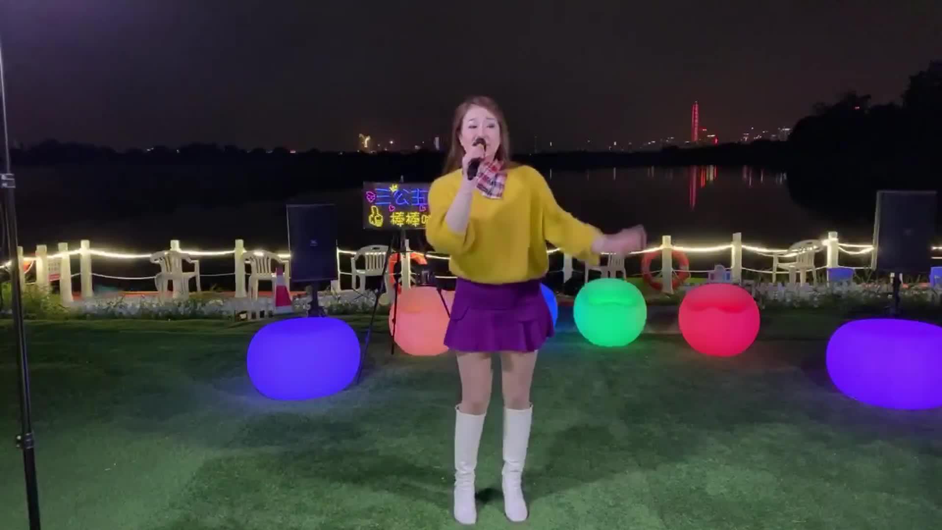 三公主芯仪热舞演唱《凤凰展翅》歌声动听