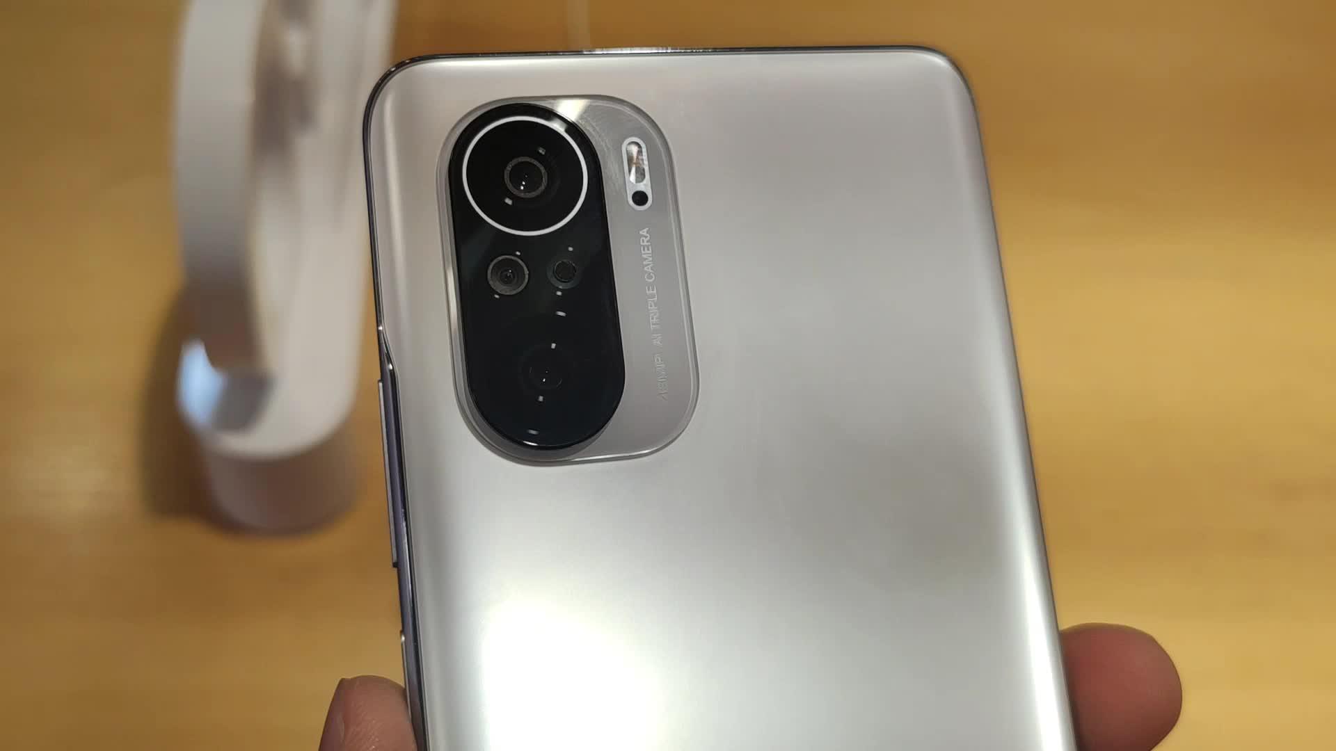 redmik40实拍白色版素雅美观一看就很高端