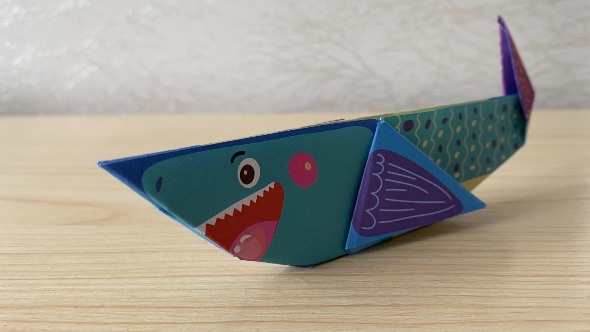 手工折纸教学,一只可爱的"小鲨鱼"!