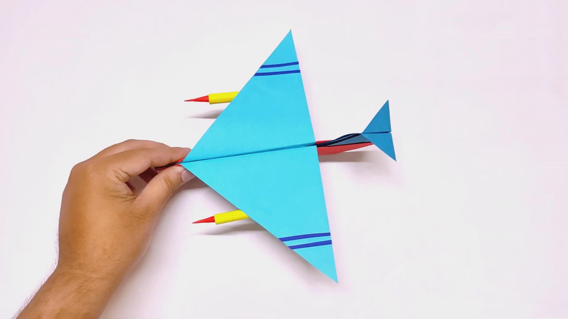 手工折纸教程一架携带导弹的喷气式战斗机外形非常酷