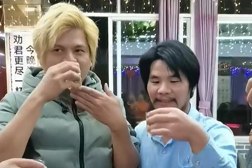 网红周某人开餐馆，许华升和网红罗志祥到场庆祝，投资近100多万|罗志祥|许华|升和_新浪新闻