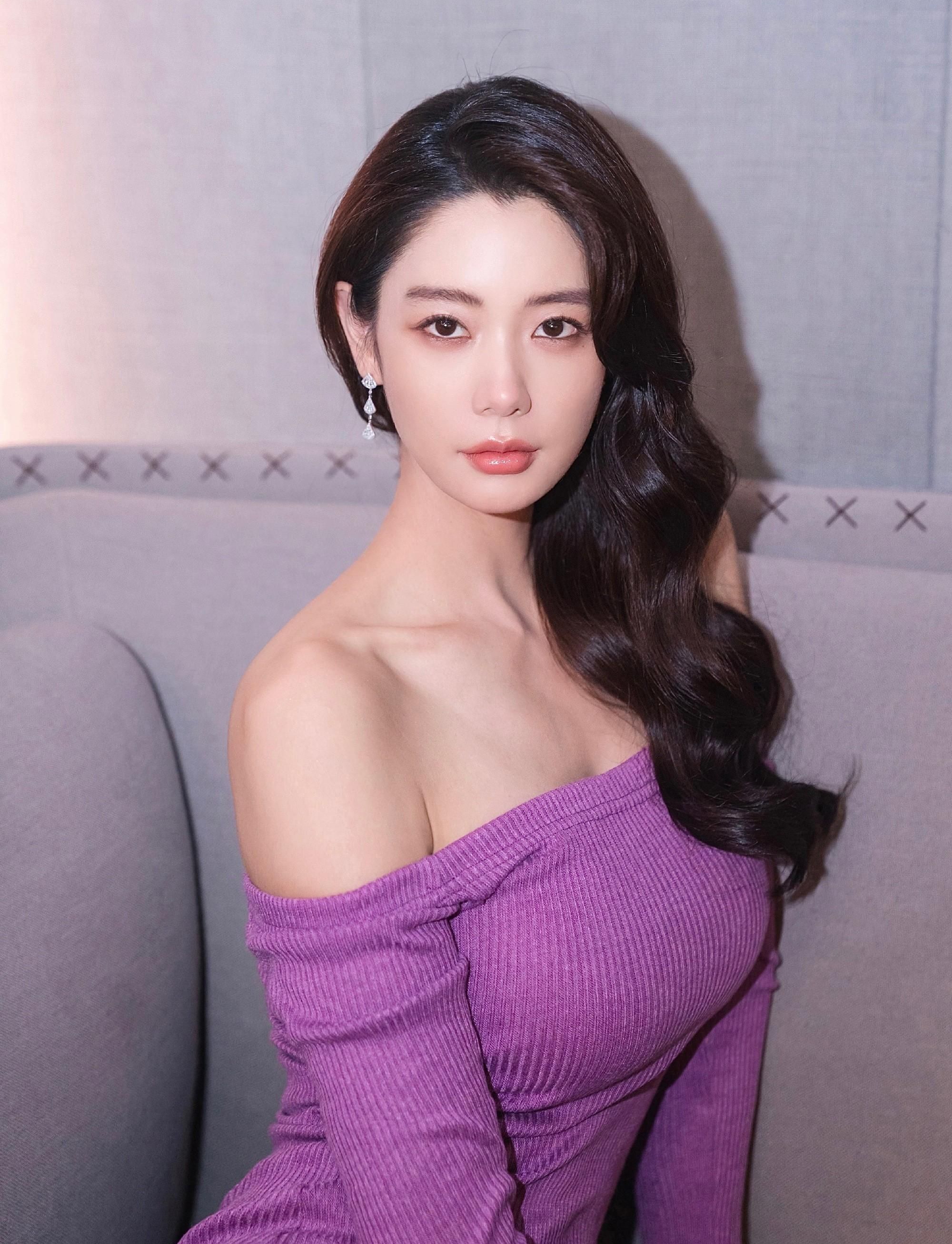 李成敏肌肤白皙,容貌貌美,美艳动人!__财经头条