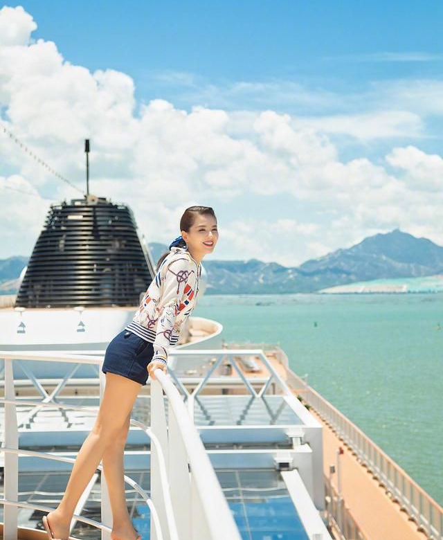 刘涛,牛仔短裤游轮写真!__财经头条