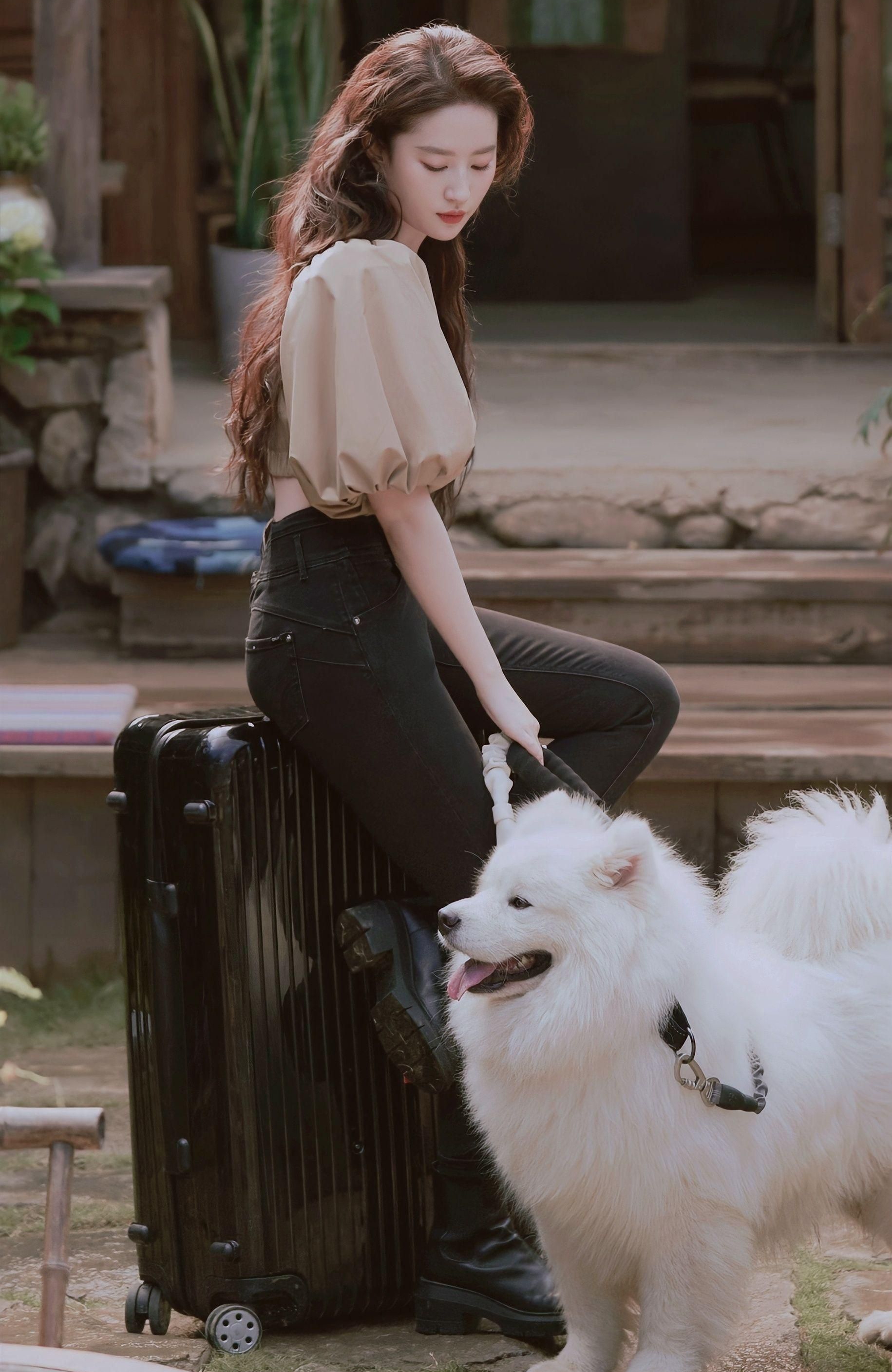 刘亦菲长发飘飘优雅恬静写真,肤白貌美,惊艳迷人!_高清图集_新浪网