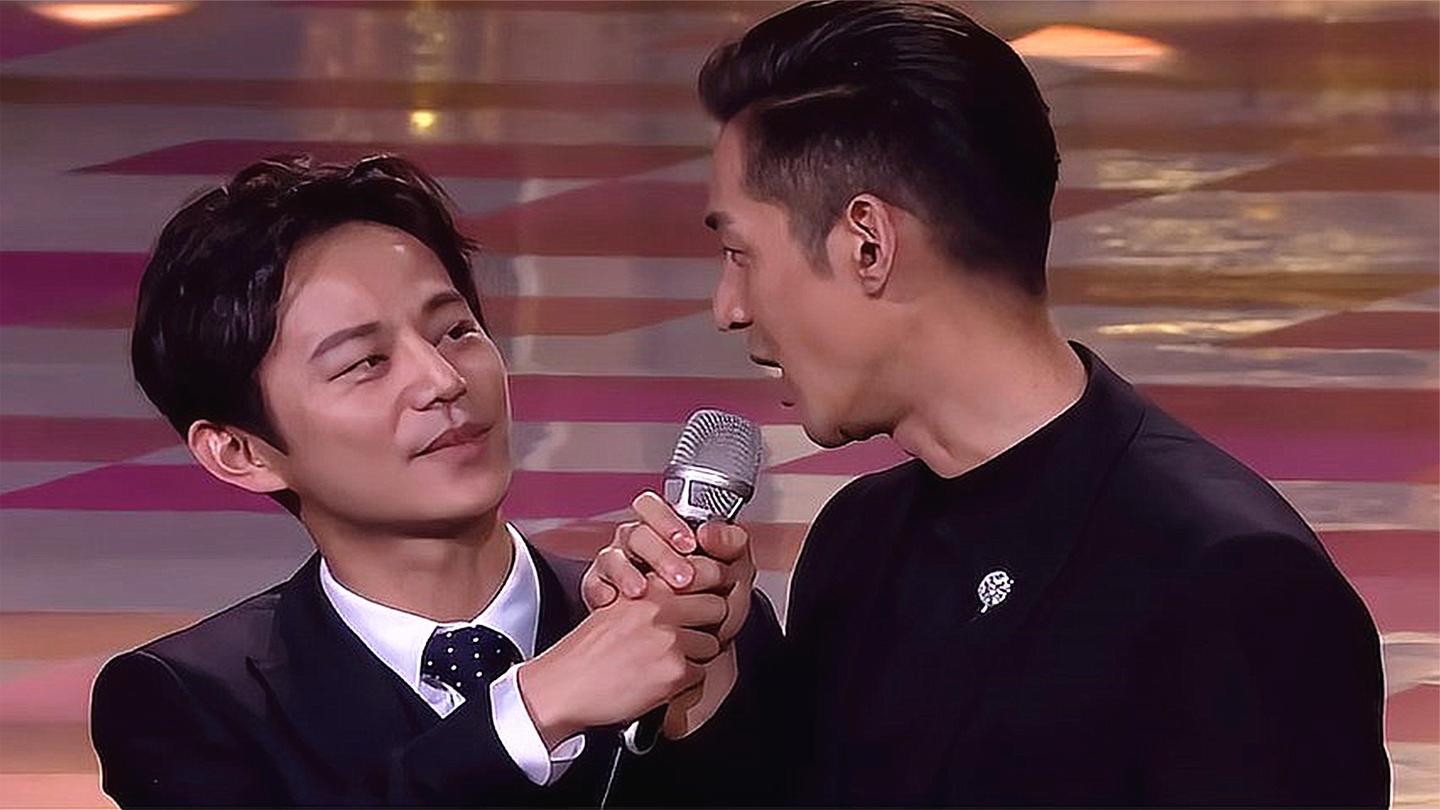 何炅当众为难赵丽颖,谁料胡歌接下来的反应?台下观众一片沸腾