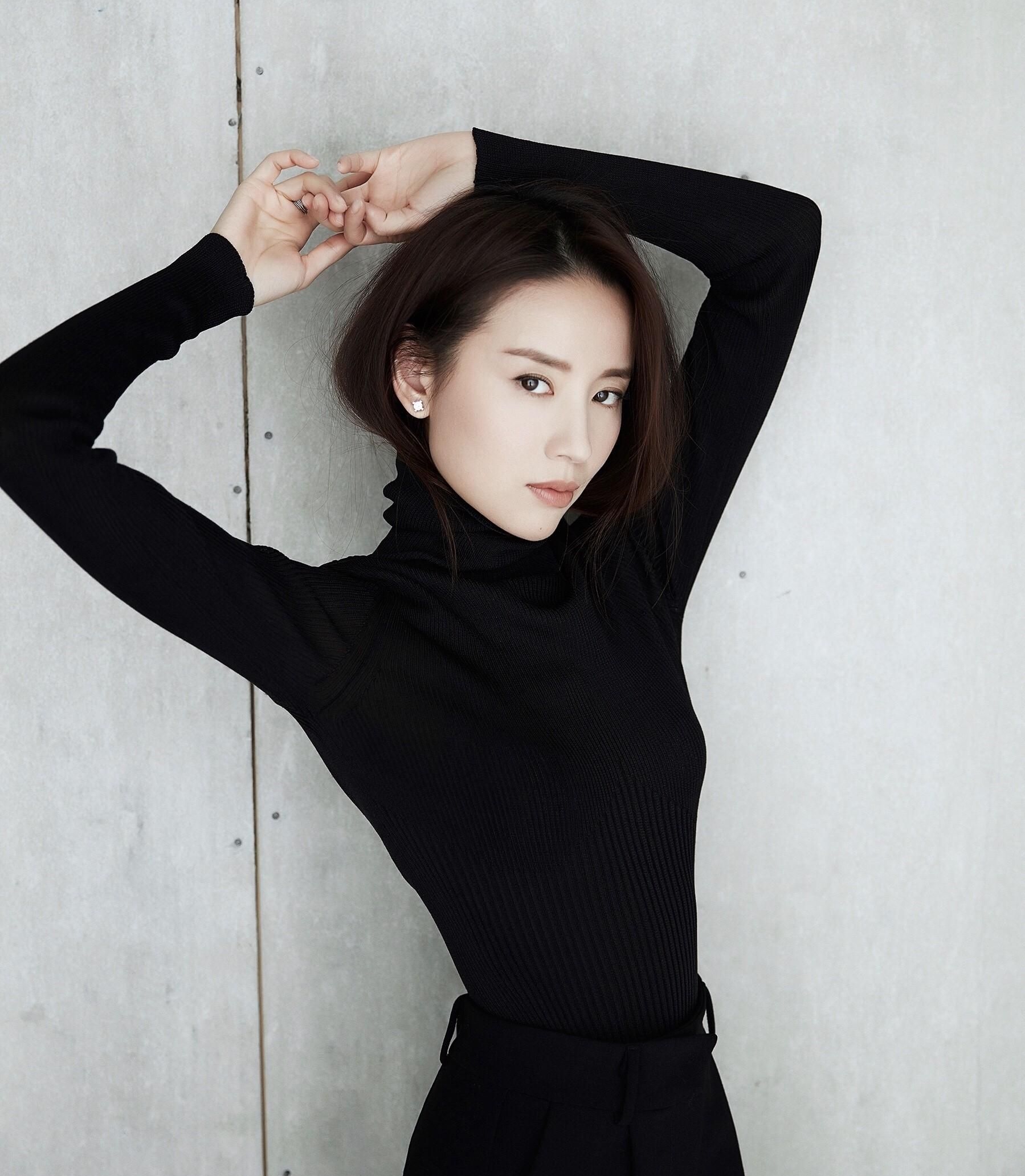 温柔优雅的赖雨蒙淡雅娴静风姿绰约