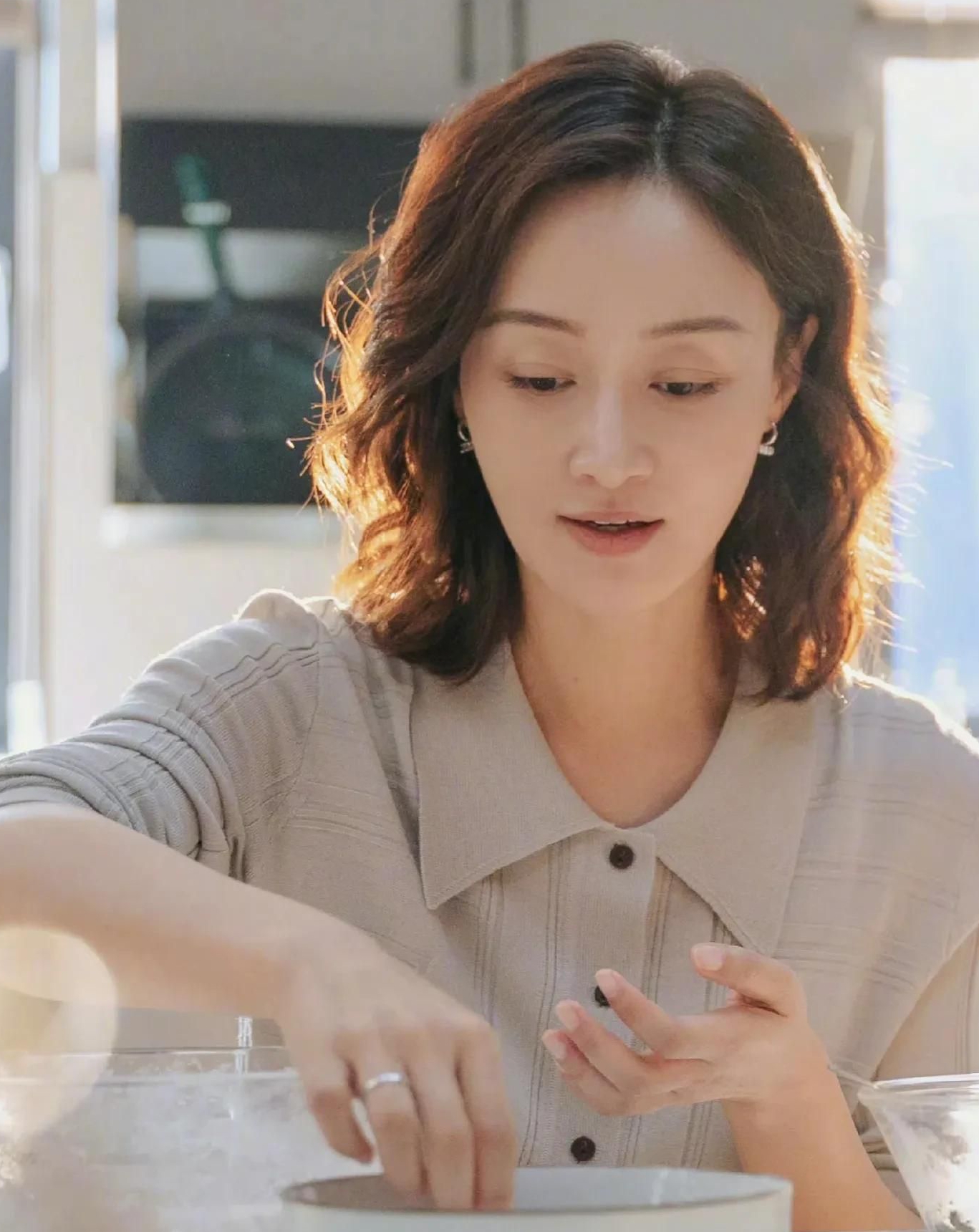 赵子琪,美艳动人,落落大方的写真照!__财经头条