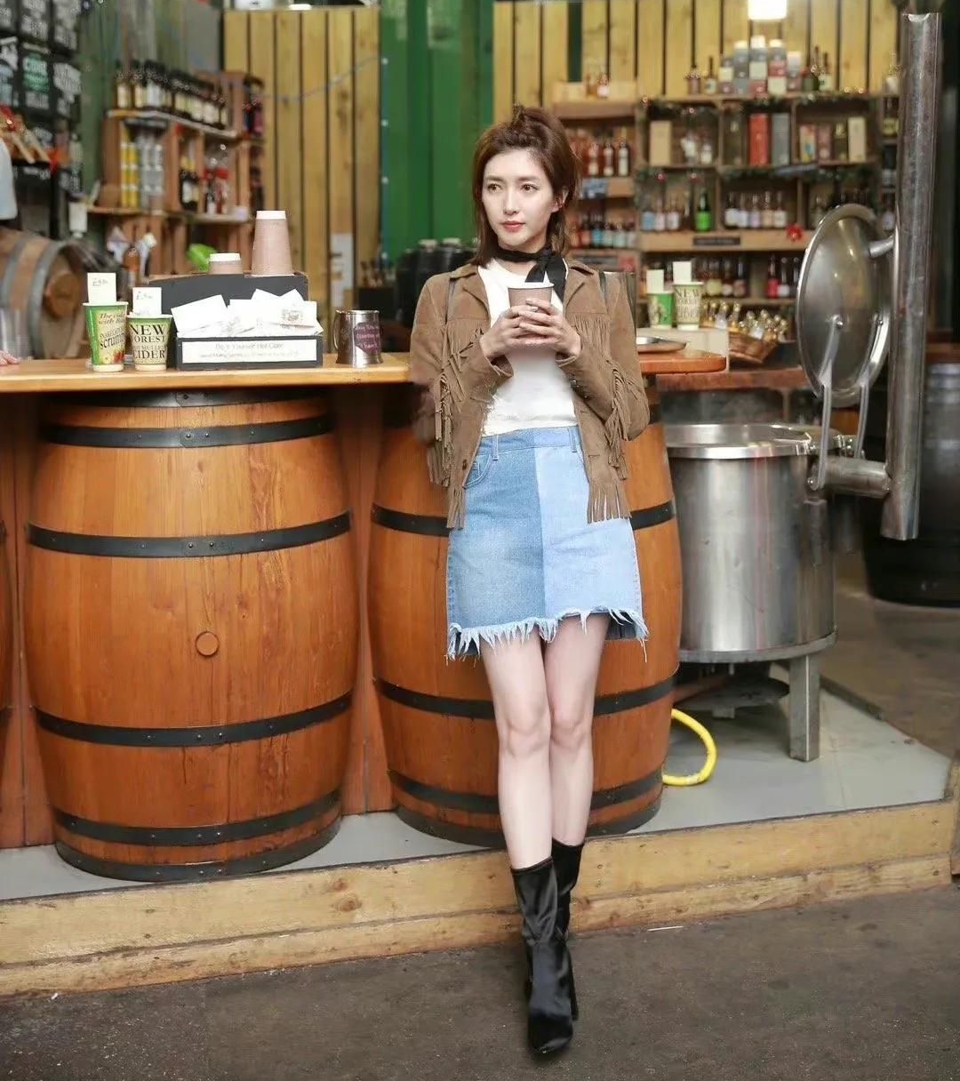 江疏影短发造型温柔美艳明艳动人