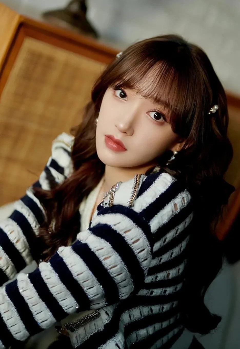 程潇风姿绰约俏丽写真,惊艳迷人!__财经头条