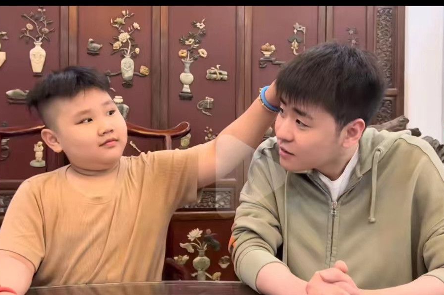 张云雷主演的小视频,郭汾阳是制片人,大家跟栾云平的对话笑死人