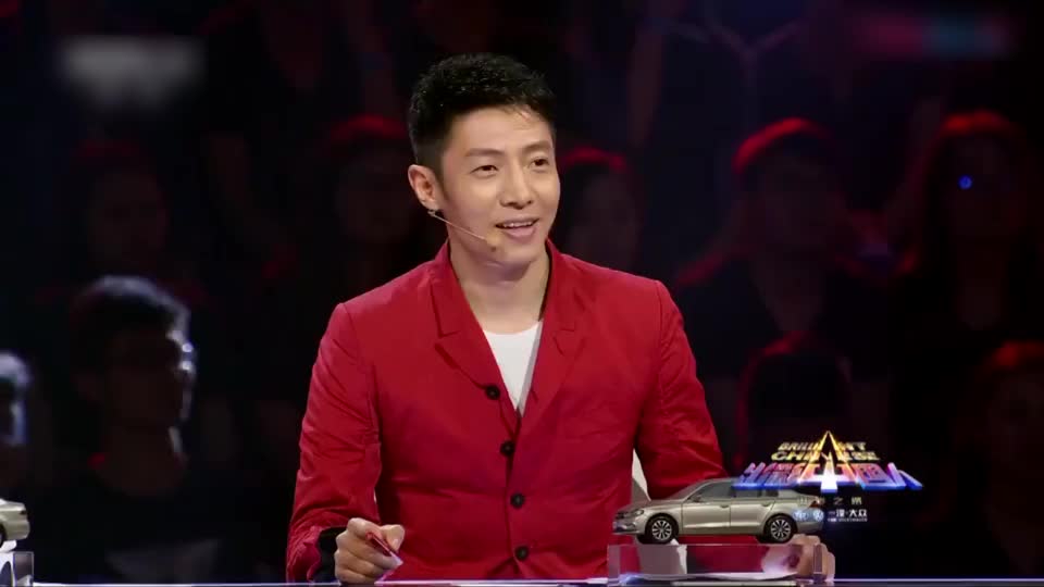 何炅李维嘉蔡国庆演唱《宠爱》,一开口谢娜:太好听了 为您推荐: 底层