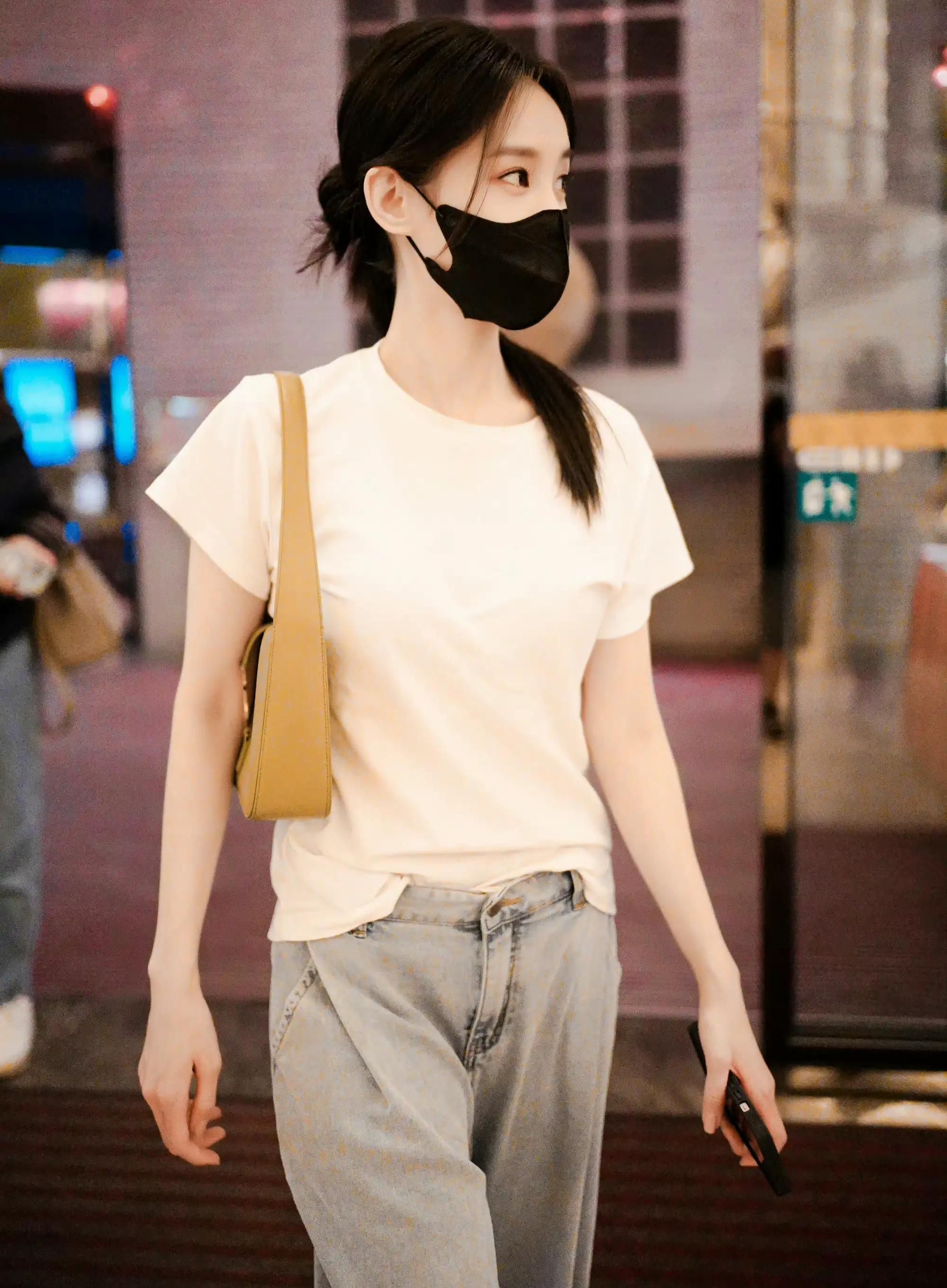 李一桐戴着口罩微笑肤白貌美玲珑精致