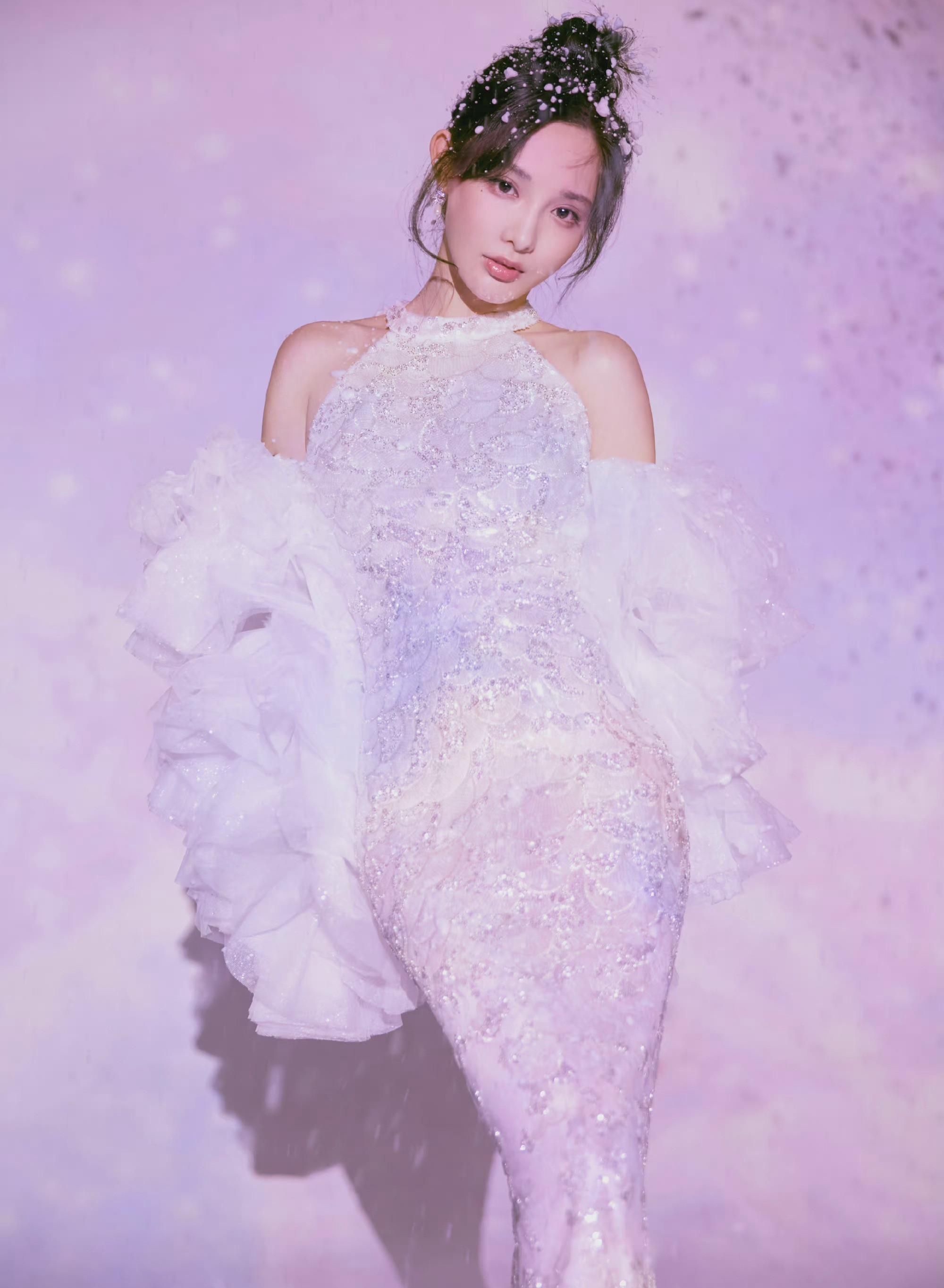 彭小苒美艳撩人,尽显迷人身材,美艳动人!_高清图集_新浪网