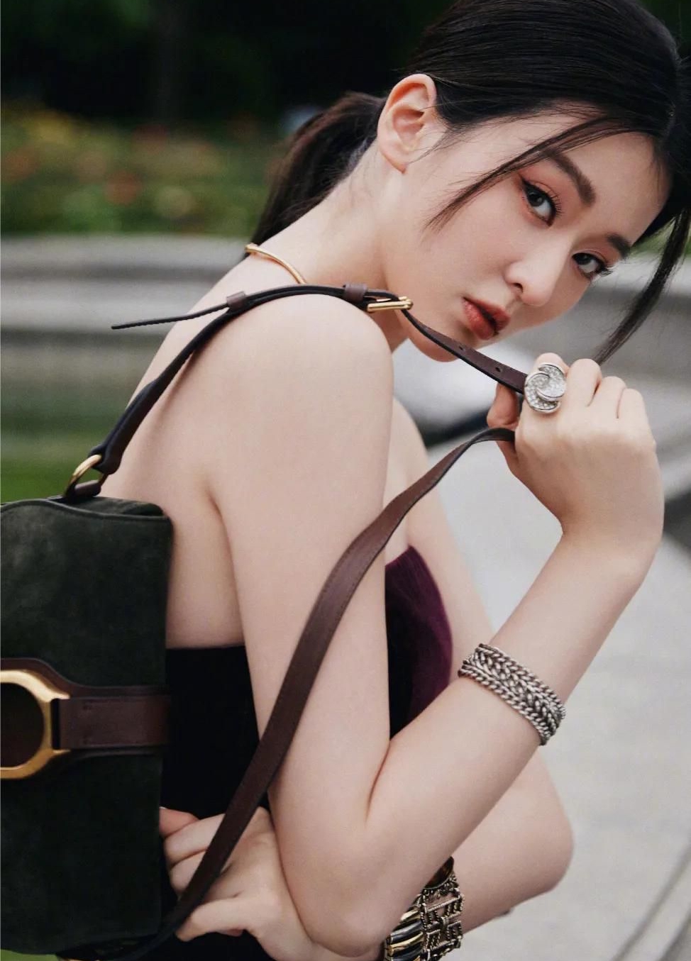 肤白貌美的乔欣,高贵冷艳,复古优雅!__财经头条