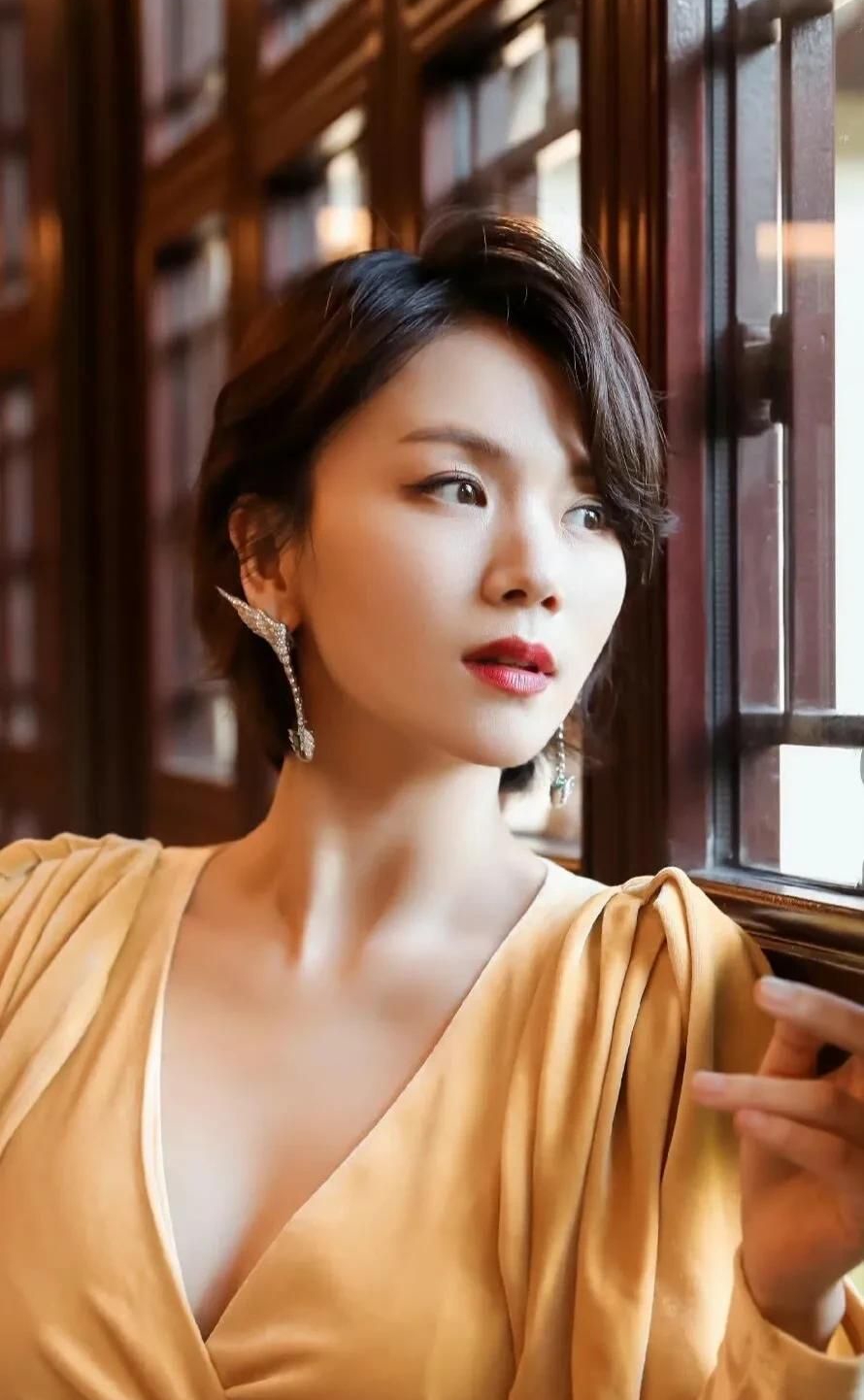 曹曦文高清淡雅俏丽写真,时尚俏丽!__财经头条