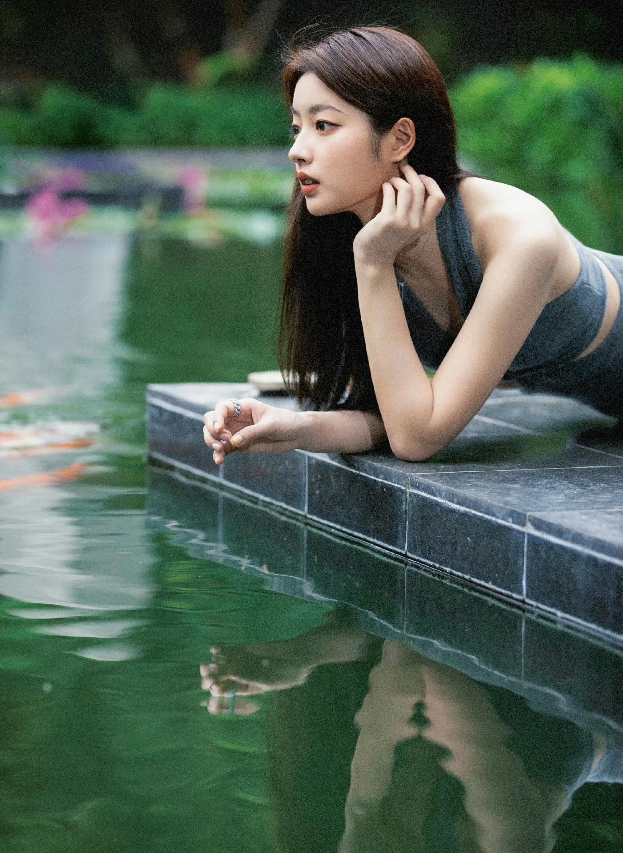 温柔恬静的徐若晗,明艳妩媚,魅惑撩人!