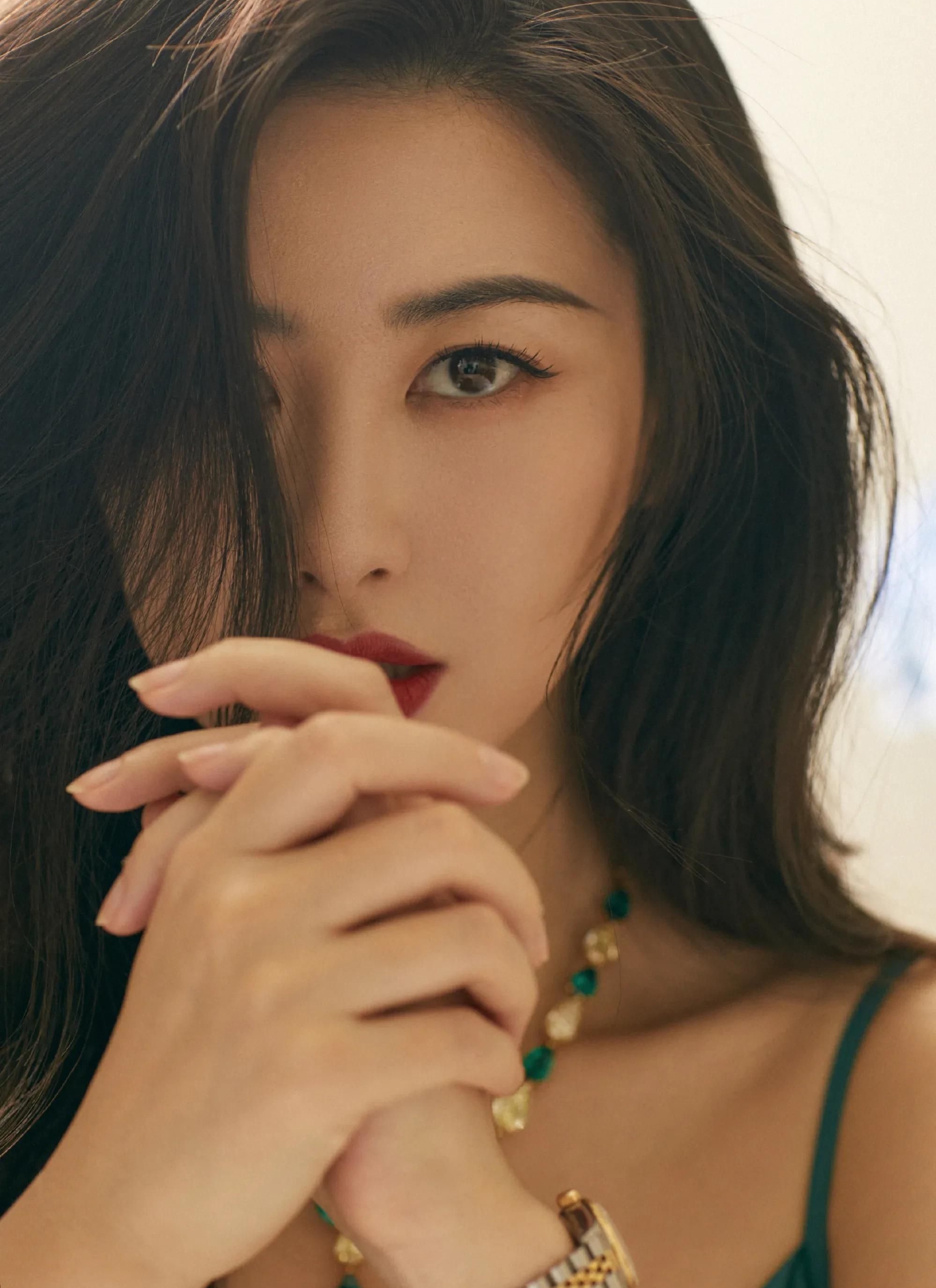 朱珠是古典美少女,忧郁的眼神,妩媚动人!_高清图集_新浪网