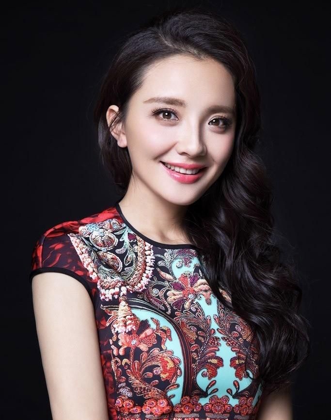 灵巧娇艳的孙茜身材窈窕曼妙多姿