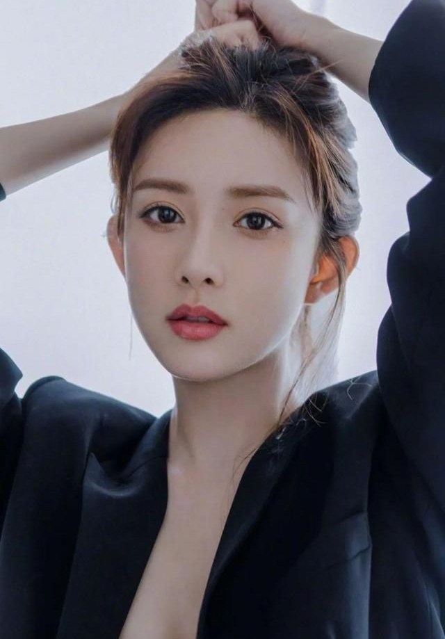 孟子义的惊艳美照楚楚动人