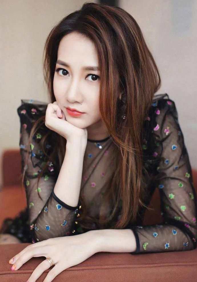 弦子:人美歌甜,肤白貌美!