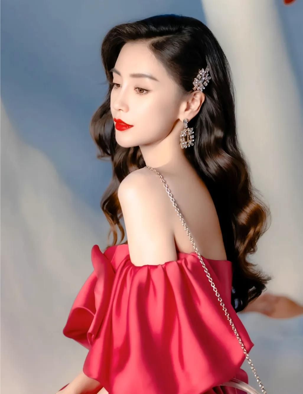 angelababy 率真自然美照,优雅自信姿态尽显,明艳动人!