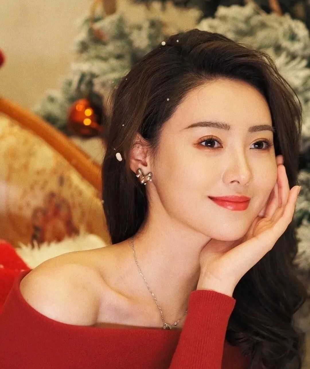孙晓伦芳菲妩媚青春靓丽优雅迷人