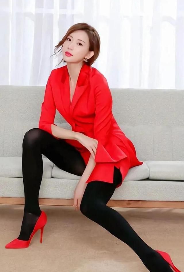 林志玲丝袜造型,身材窈窕,明艳动人!__财经头条