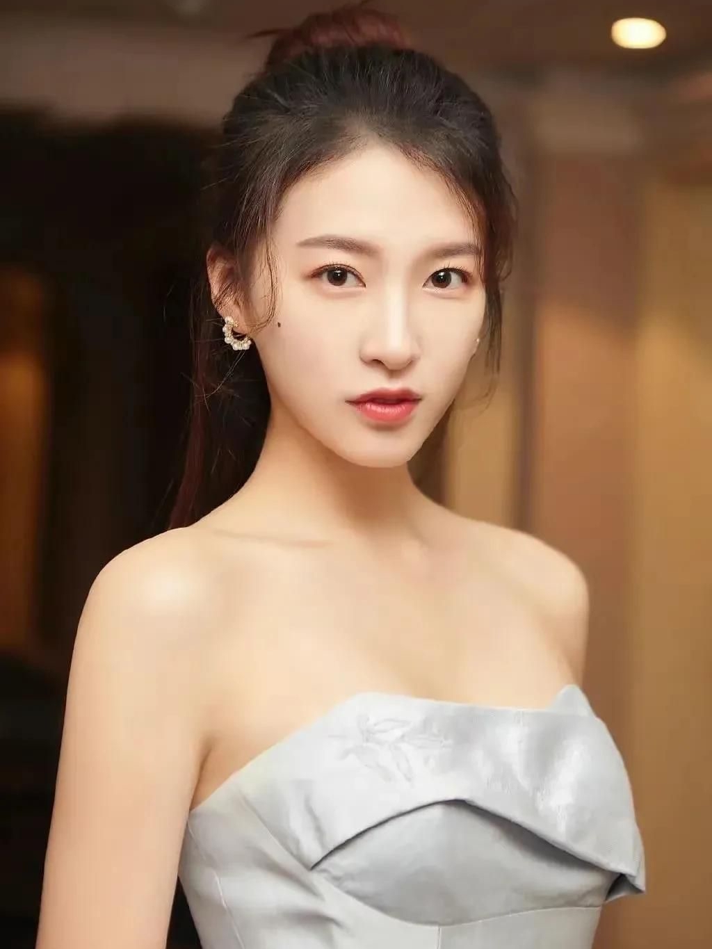 杜雨宸楚楚动人时尚魅力写真