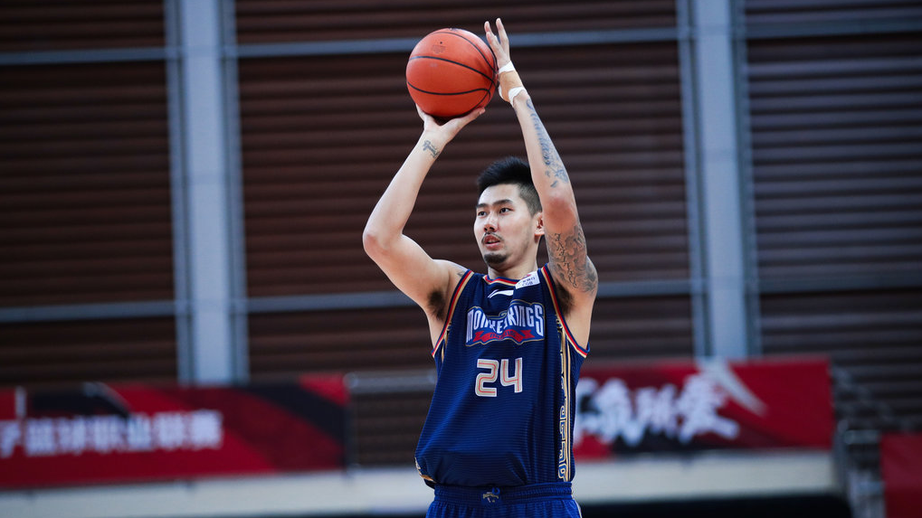 孙思尧手感丝滑命中压哨三分,他还有很多潜能可以挖掘