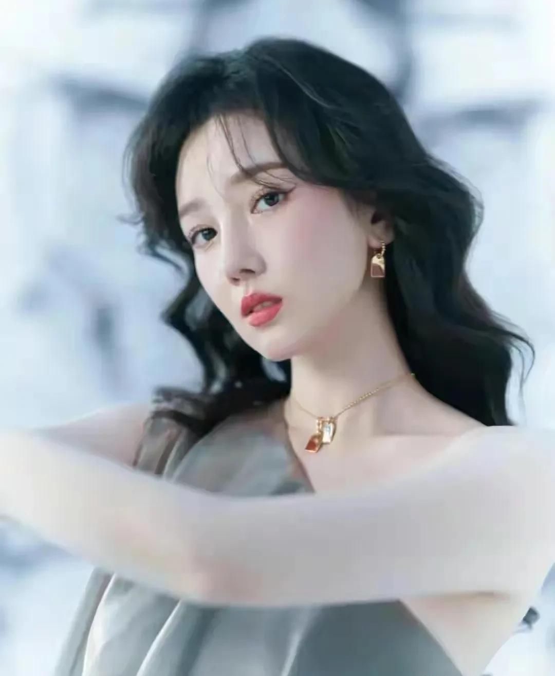 时尚前卫的陈小纭,美艳动人,魅力无限的写真照!_高清图集_新浪网