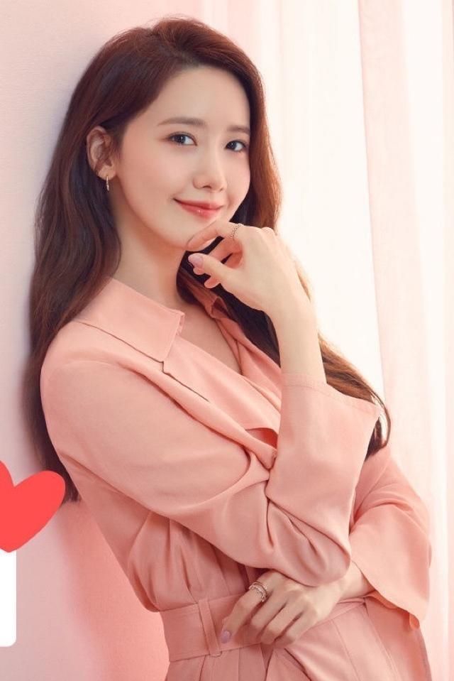 林允儿的清纯美照美艳动人