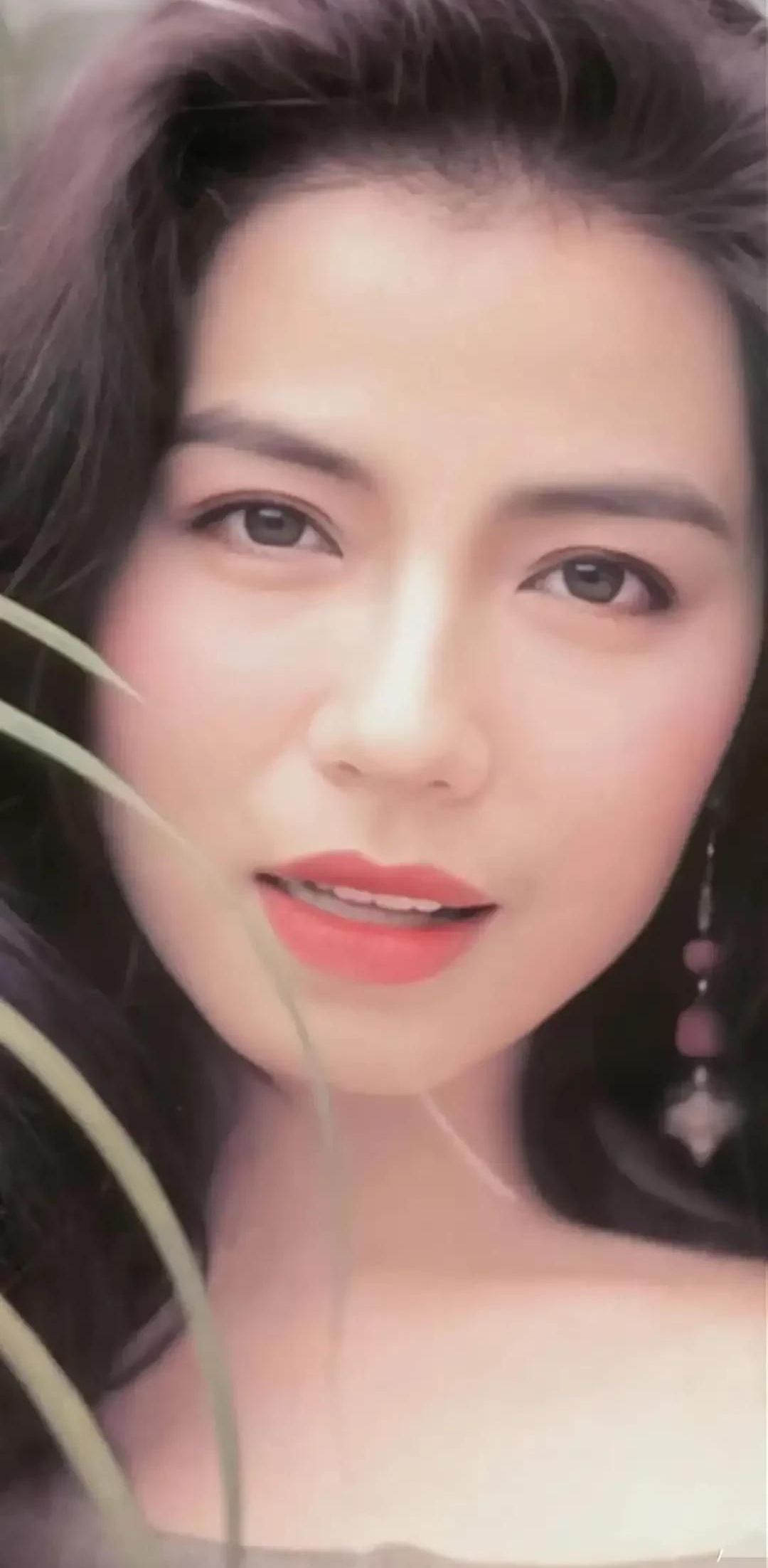 钟楚红美艳动人魅力无限的写真照